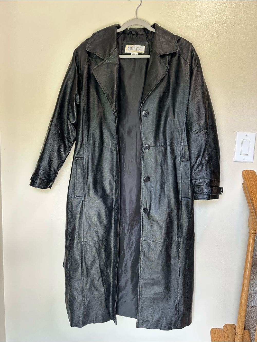 Vintage Women’s Black 100% Leather Comint Trench Coat With Belt